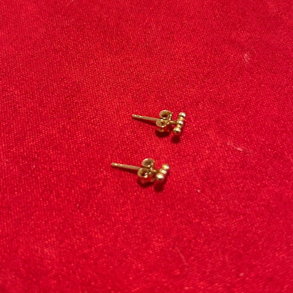 Mejuri Spheres Bar Studs (Solid Gold) - Picture 3 of 5